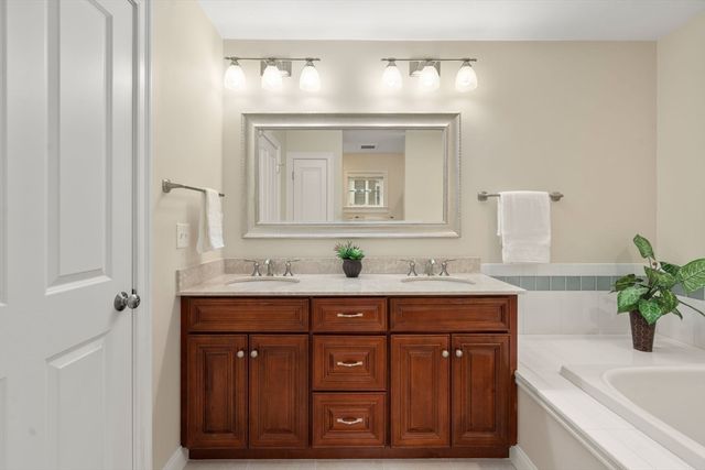 3 Mcgill Ct, Hopkinton, MA 01748