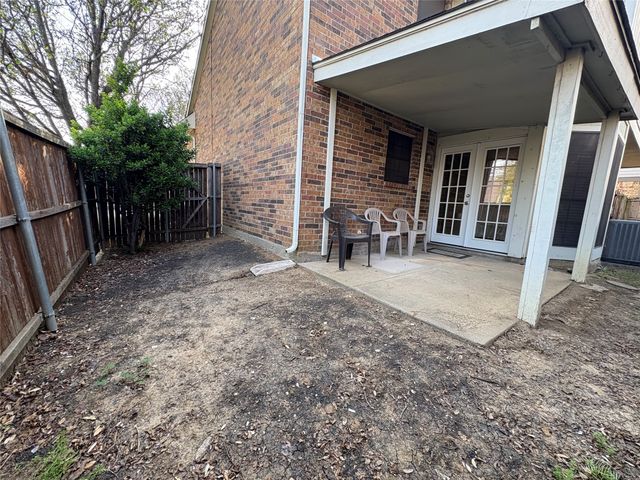 500 Button Willow Court, Irving, TX 75063