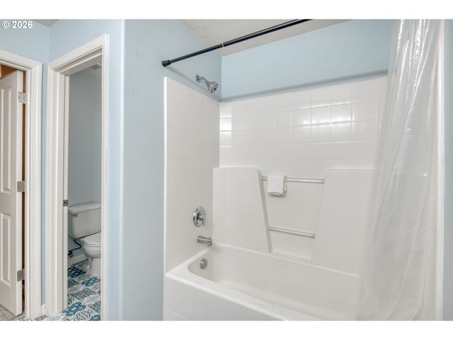 3355 Se SILVER FOX Way, Hillsboro, OR 97123