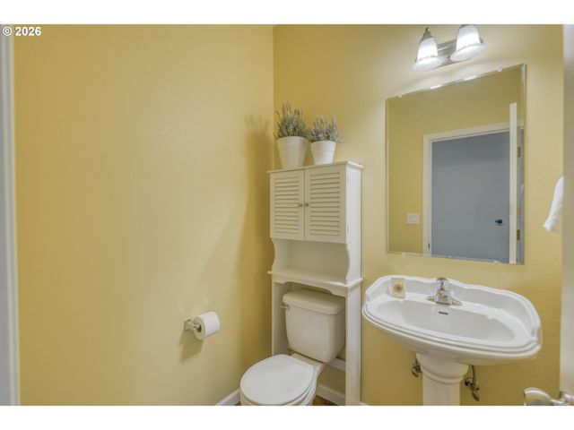 3355 Se SILVER FOX Way, Hillsboro, OR 97123