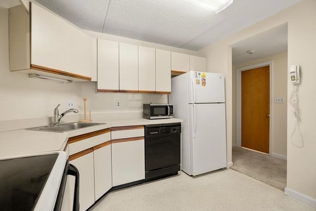 100 High St 206, Medford, MA 02155