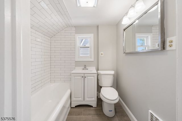 424 Verona Ave, Elizabeth City, NJ 07208