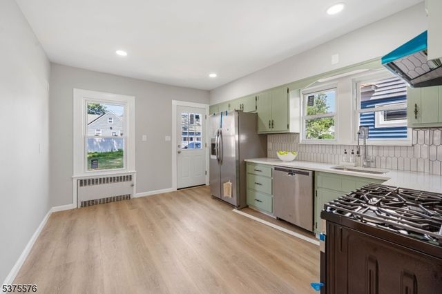 424 Verona Ave, Elizabeth City, NJ 07208