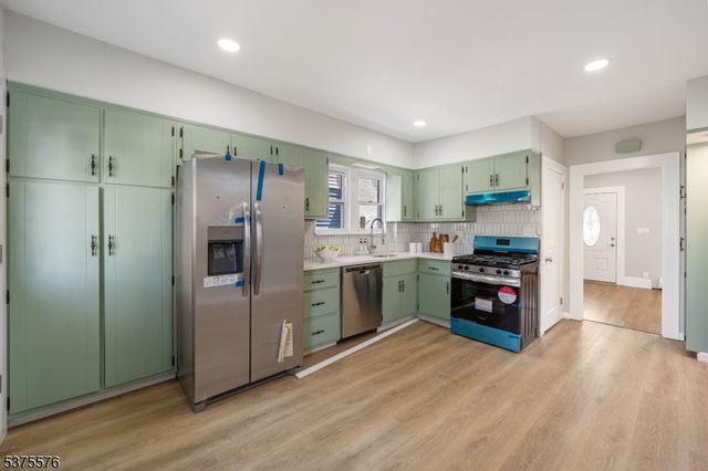 424 Verona Ave, Elizabeth City, NJ 07208