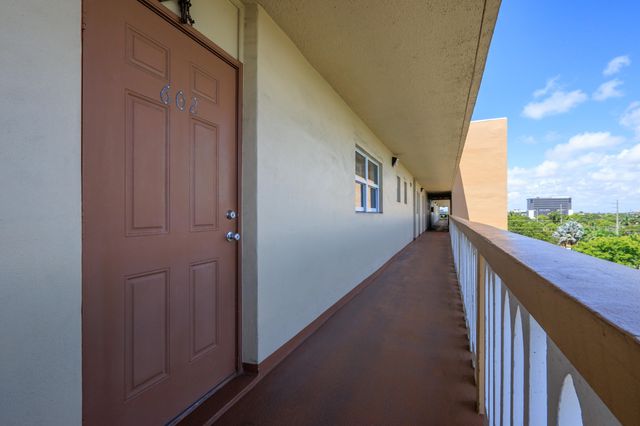 620 NE 12TH Avenue 602, Hallandale Beach, FL 33009