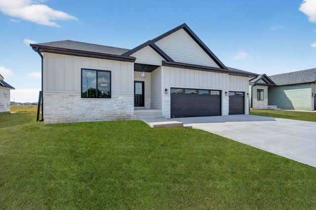 1570 NW Parkside Lane, Waukee, IA 50263