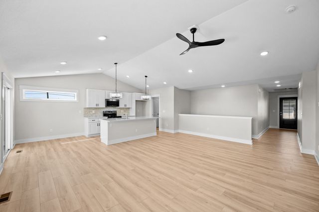 1570 NW Parkside Lane, Waukee, IA 50263