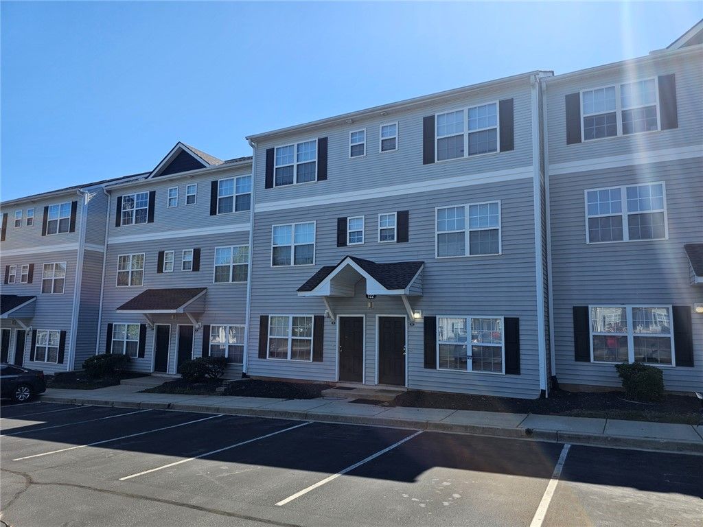 122 University Village Drive G, Central, SC 29630