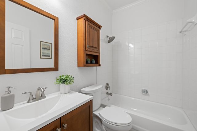 2611 Henley DR, Round Rock, TX 78681