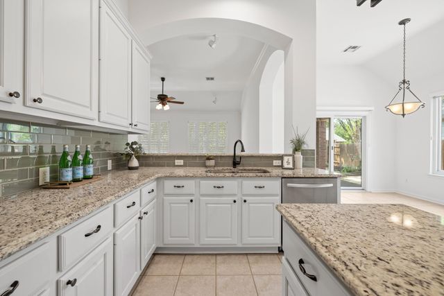 2611 Henley DR, Round Rock, TX 78681