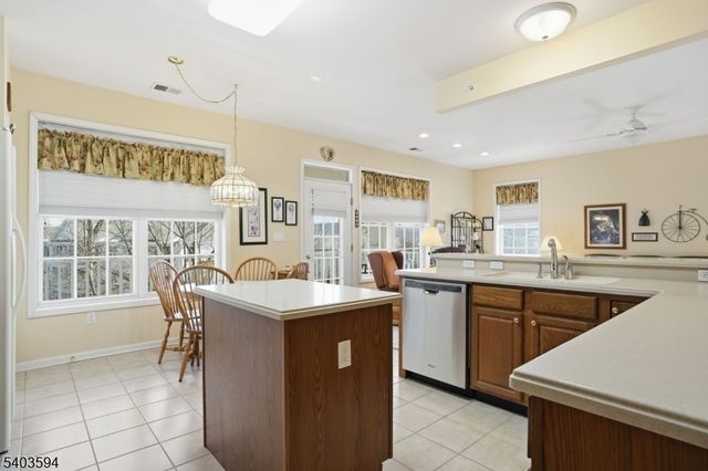 811 Holly Ln 811, Cedar Grove Twp., NJ 07009