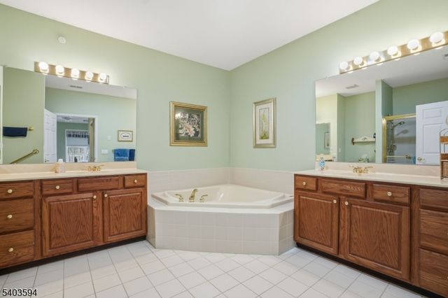 811 Holly Ln 811, Cedar Grove Twp., NJ 07009