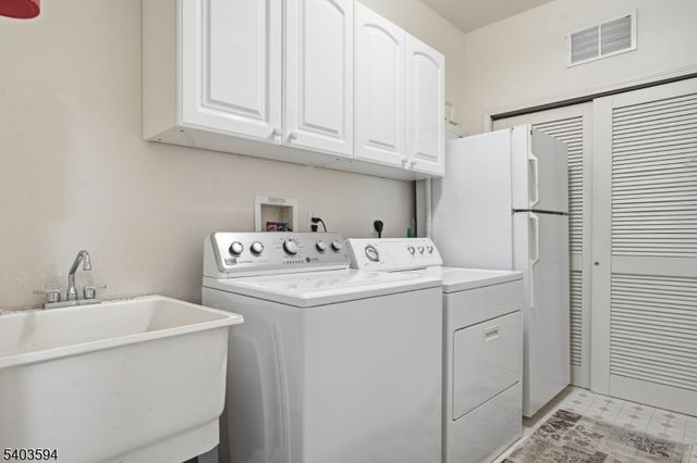 811 Holly Ln 811, Cedar Grove Twp., NJ 07009