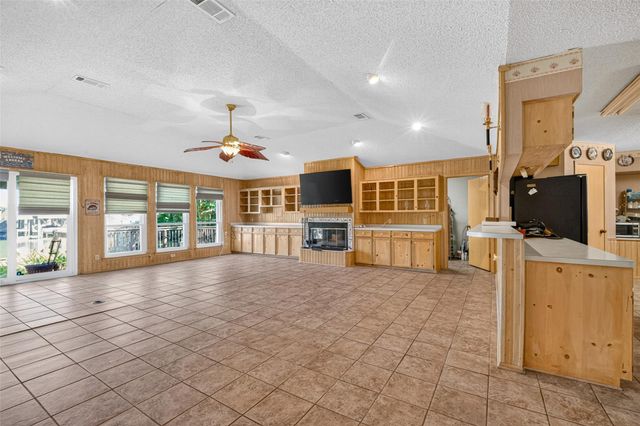 3726 18th Street N, Texas City, TX 77590