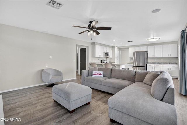 1644 E LAUREL Avenue, Gilbert, AZ 85234