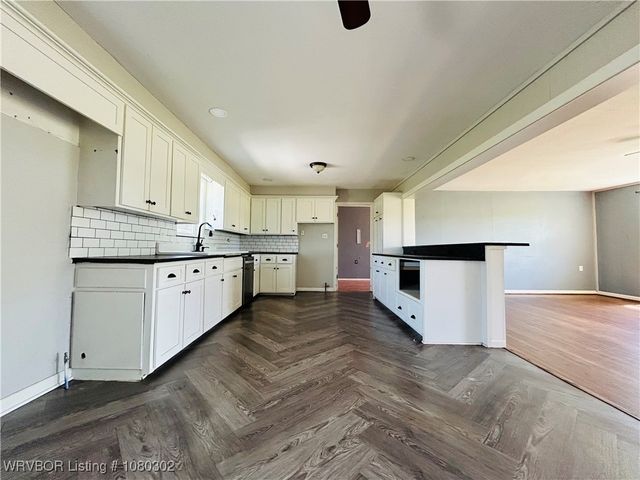 206 W McKenzie, Pocola, OK 74902