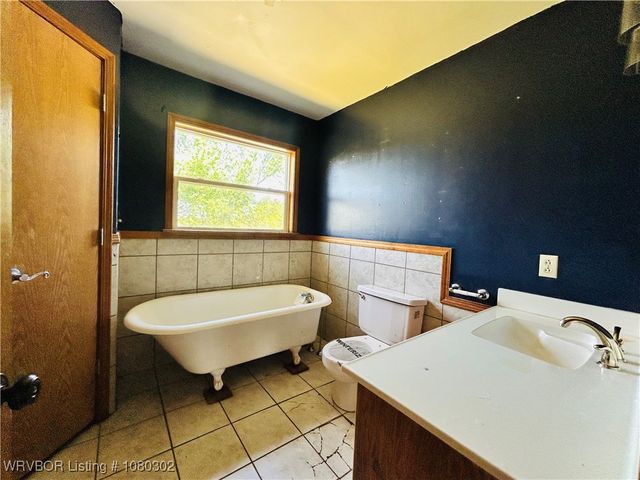 206 W McKenzie, Pocola, OK 74902