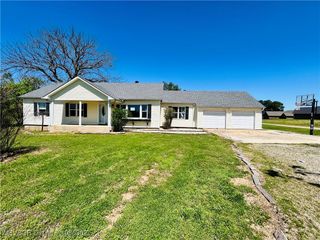 206 W McKenzie, Pocola, OK 74902