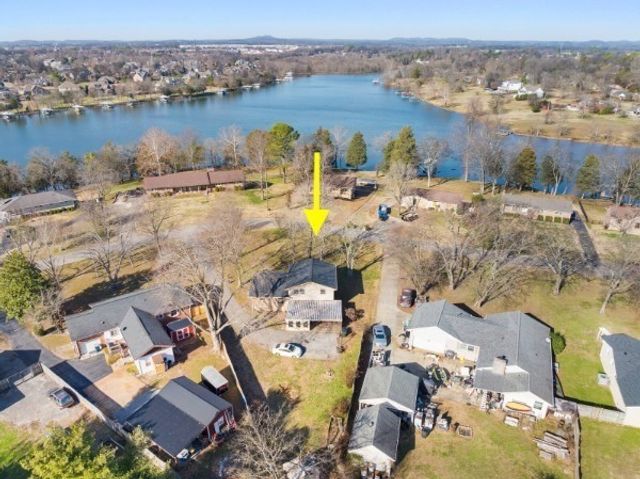 110 Lake Point Dr, Gallatin, TN 37066