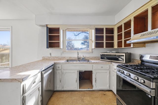 110 Lake Point Dr, Gallatin, TN 37066