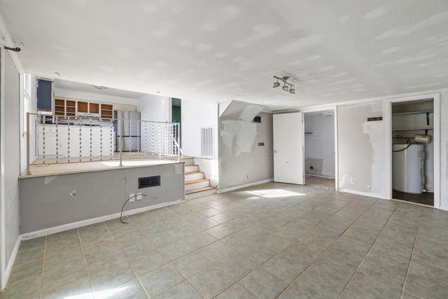 110 Lake Point Dr, Gallatin, TN 37066