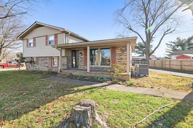 110 Lake Point Dr, Gallatin, TN 37066