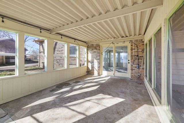 110 Lake Point Dr, Gallatin, TN 37066