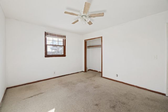 110 Lake Point Dr, Gallatin, TN 37066