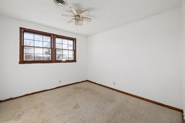 110 Lake Point Dr, Gallatin, TN 37066