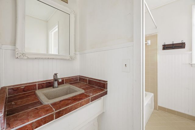 110 Lake Point Dr, Gallatin, TN 37066