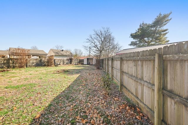 110 Lake Point Dr, Gallatin, TN 37066