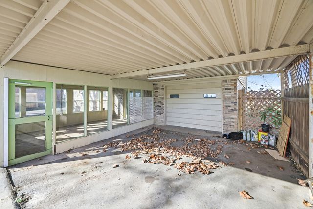 110 Lake Point Dr, Gallatin, TN 37066