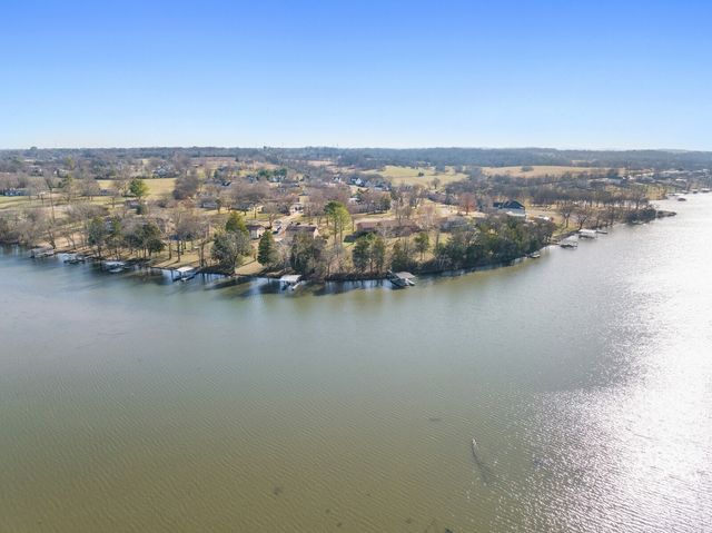 110 Lake Point Dr, Gallatin, TN 37066