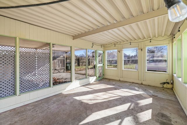 110 Lake Point Dr, Gallatin, TN 37066