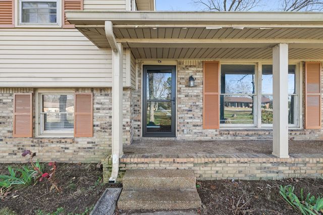 110 Lake Point Dr, Gallatin, TN 37066