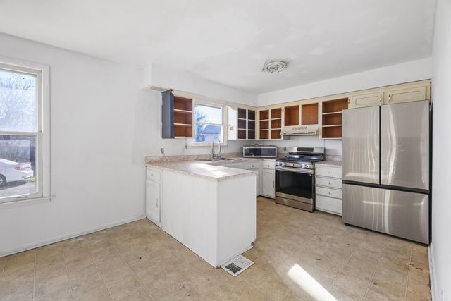 110 Lake Point Dr, Gallatin, TN 37066