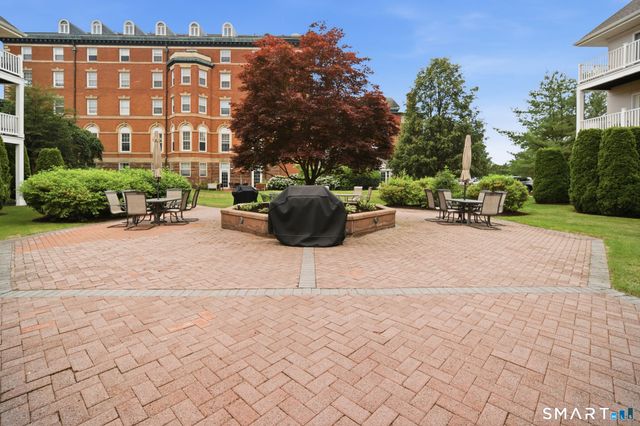 237 Fern Street 211E, West Hartford, CT 06119