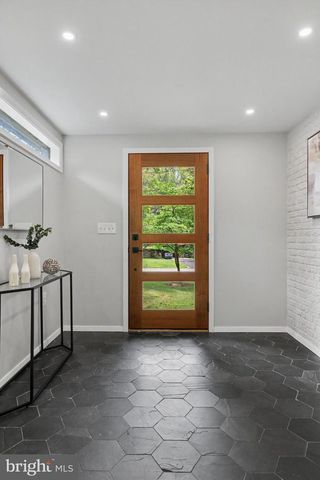 3511 SLADE RUN DR, Falls Church, VA 22042