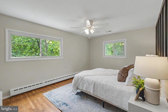 3511 SLADE RUN DR, Falls Church, VA 22042