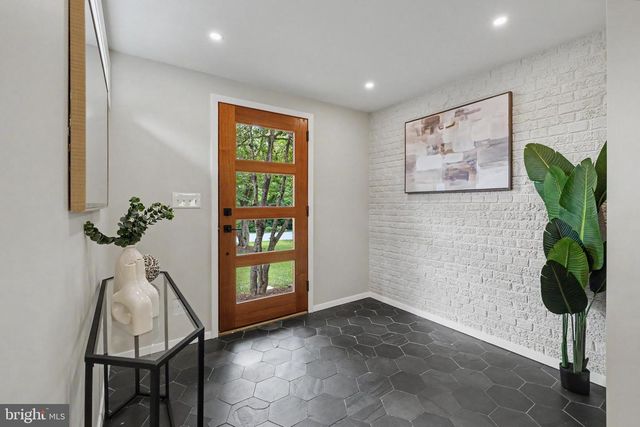 3511 SLADE RUN DR, Falls Church, VA 22042