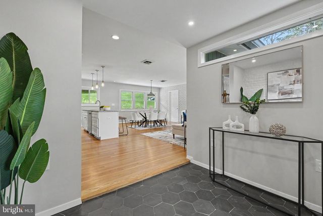 3511 SLADE RUN DR, Falls Church, VA 22042
