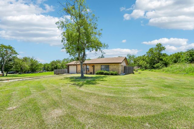 101 Brown ST, Elgin, TX 78621
