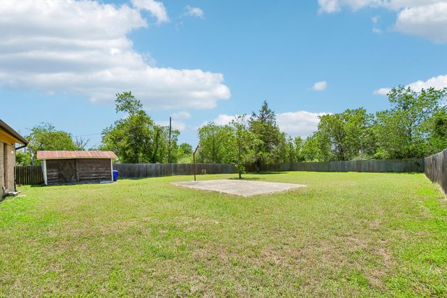 101 Brown ST, Elgin, TX 78621