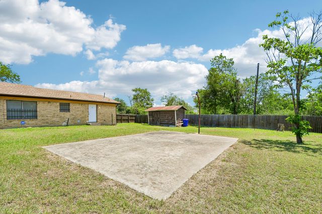 101 Brown ST, Elgin, TX 78621