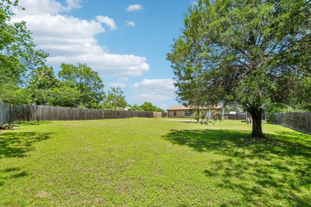 101 Brown ST, Elgin, TX 78621