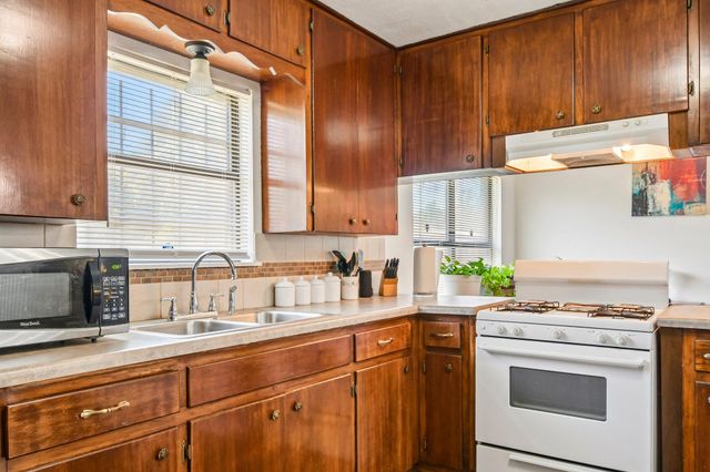101 Brown ST, Elgin, TX 78621