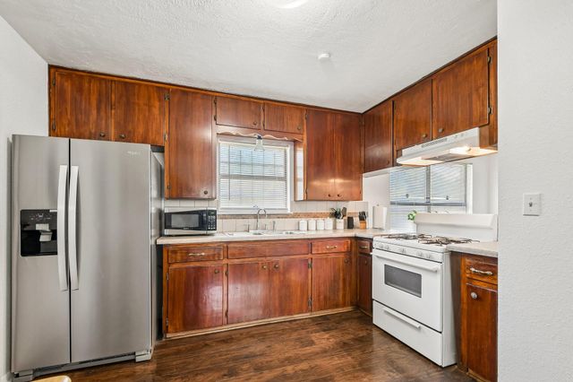 101 Brown ST, Elgin, TX 78621