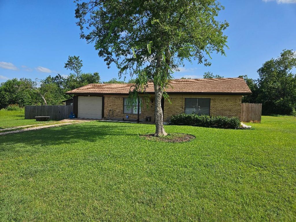 101 Brown ST, Elgin, TX 78621