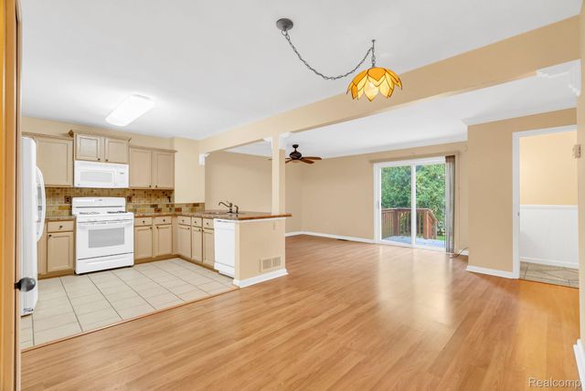 1276 Jay Street, Waterford Charter Township, MI 48327