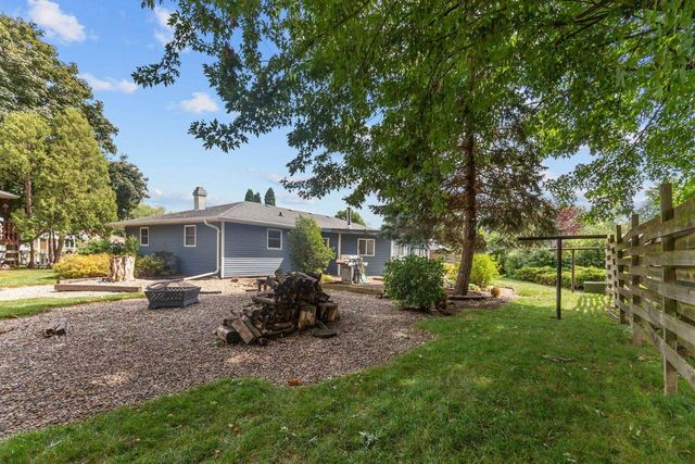 26 BITTERSWEET COURT, Little Chute, WI 54140